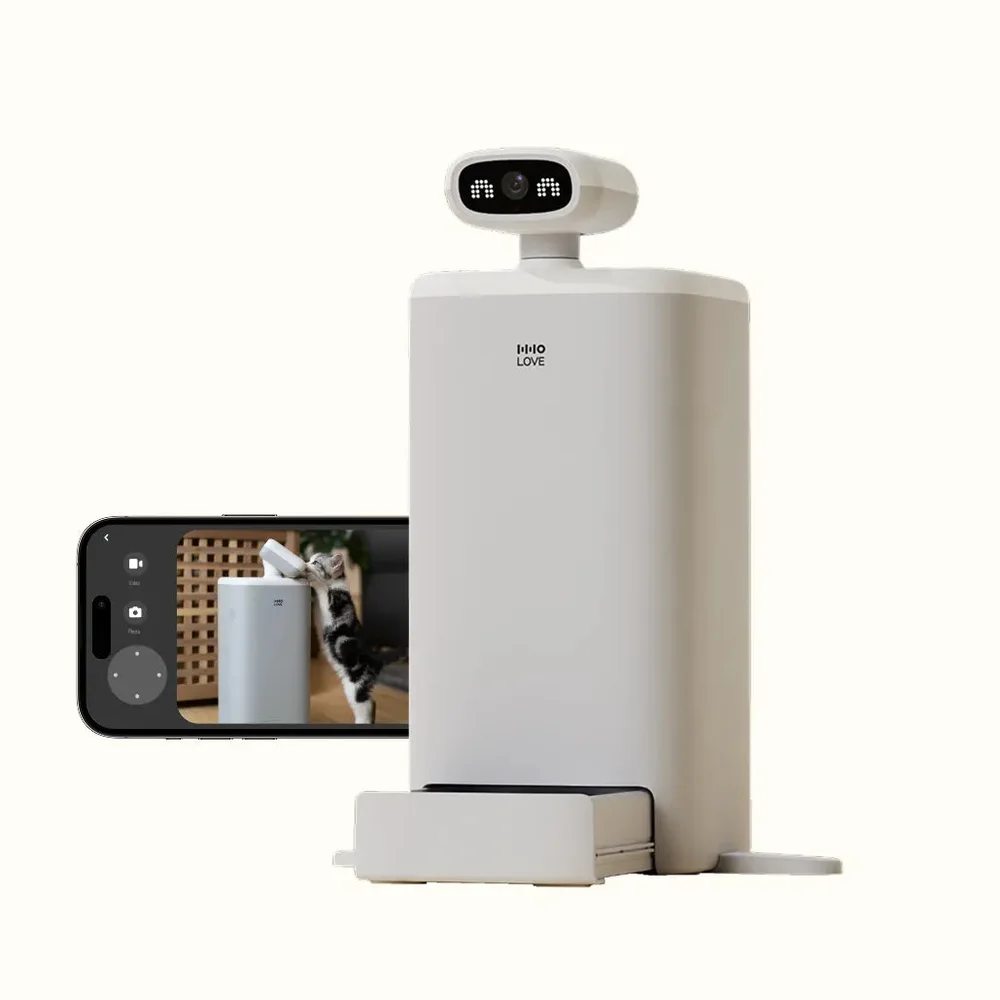 O Sitter camera feeder with a pan-tilt camera head, controlled from a phone